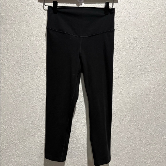 Old Navy Pants - Old Navy Active‎ — Size Small— Black High-Waisted Leggings Capri Length